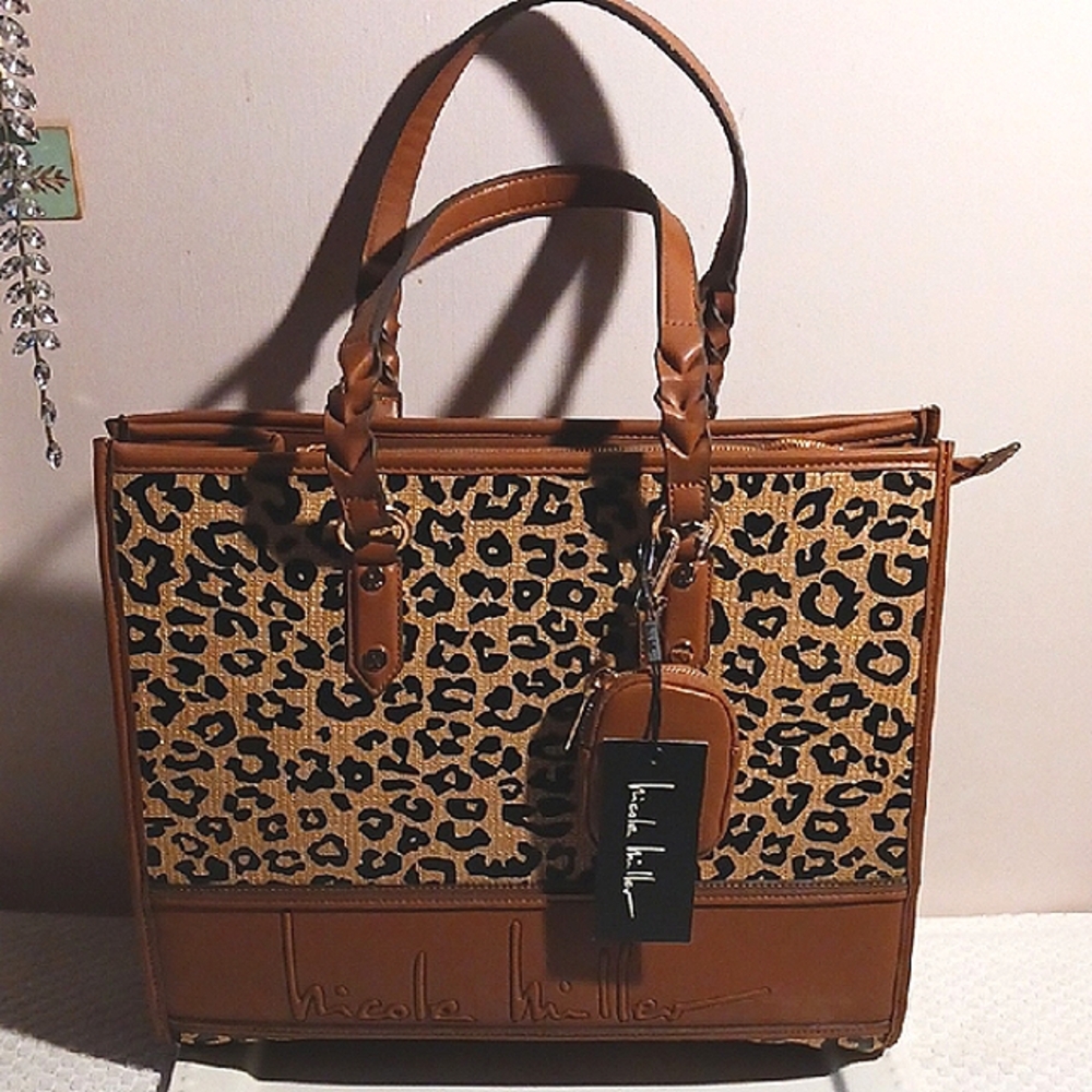 Gorgeous! Nicole Miller  Tan and Black Animal Print Tote/Handbag Clip Coin Purse